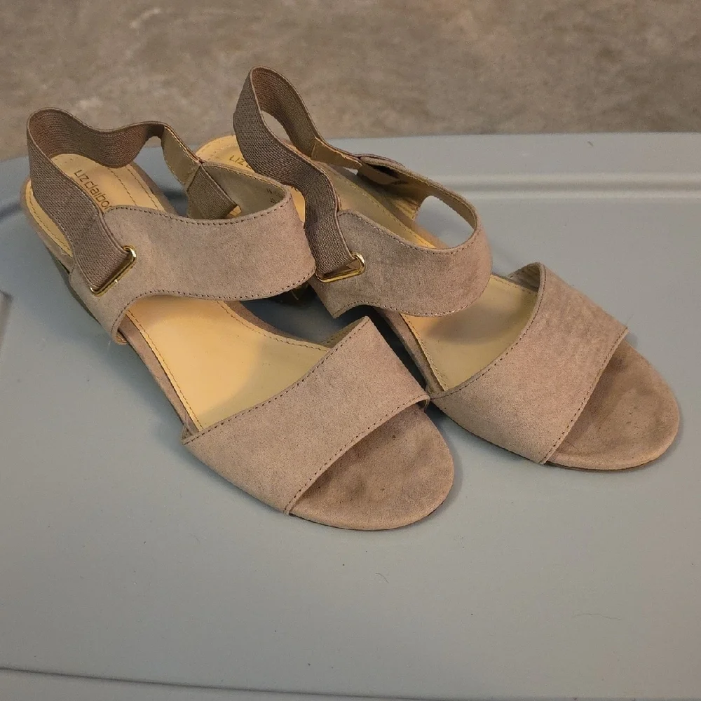 (J4) Liz Caliborne Womans Elegant Beige Women's Sandals - Picture 3 of 8